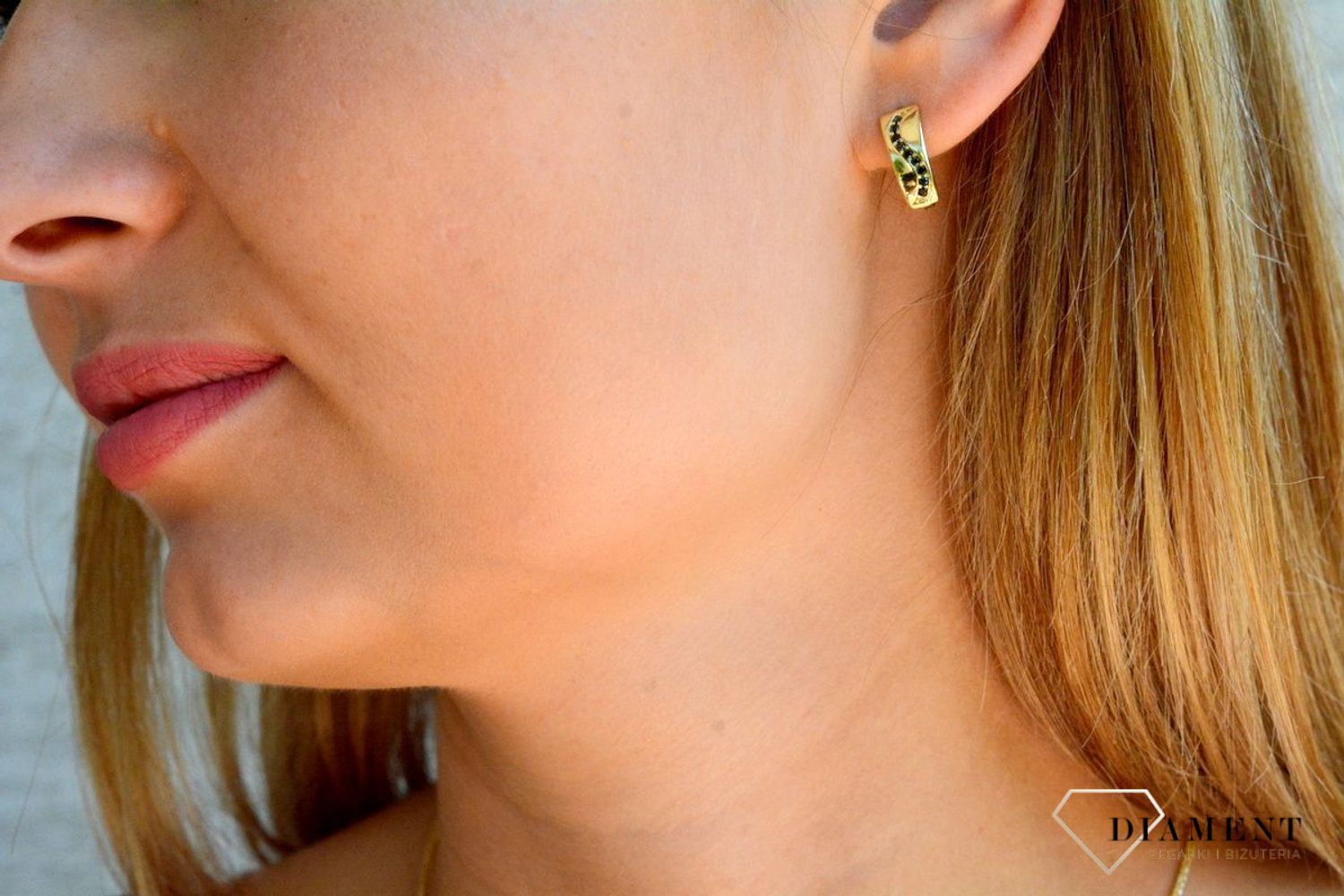 Złote kolczyki damskie 375 klasyczne z czarnymi cyrkoniami KL 8821 375.jpg